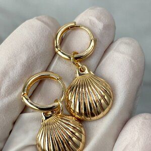 14K Gold Shell Danity Earrings